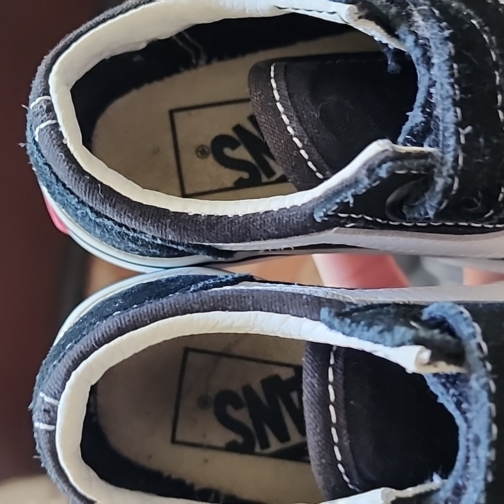 Vans - Picture 6 of 7